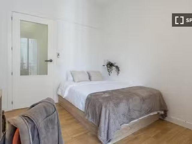 Habitación en piso compartido en Ríos Rosas, Madrid