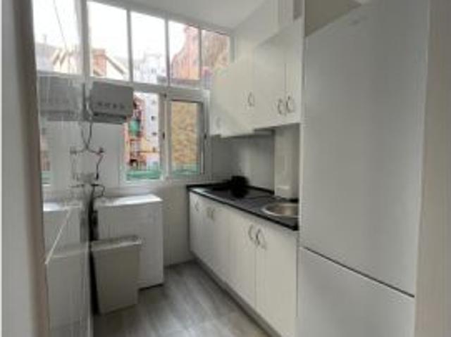 Habitación en piso compartido recién reformado en Barcelona