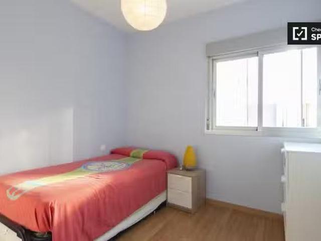 Habitación en piso de 3 dormitorios en Villa de Vallecas, Madr.
