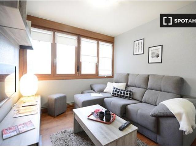 Habitación en piso de 3 dormitorios en Otxarkoaga, Bilbao