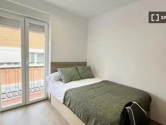 Habitación en piso de 10 habitaciones en San Diego, Madrid