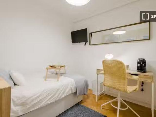 Habitación en piso de 7 habitaciones, Almenara, Madrid