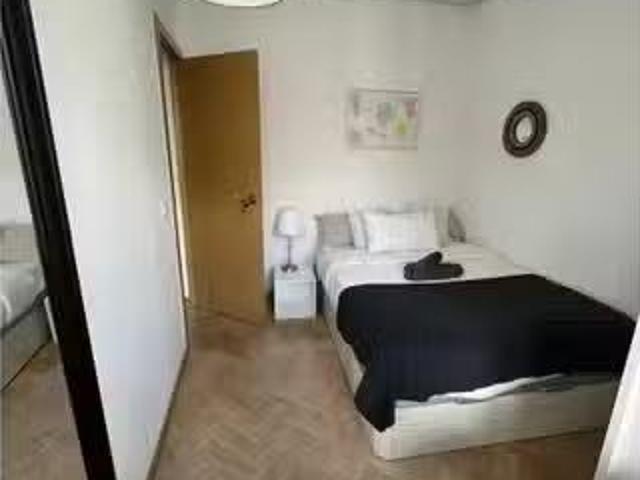 Habitación en piso de 7 habitaciones en alquiler en Gaztambide.