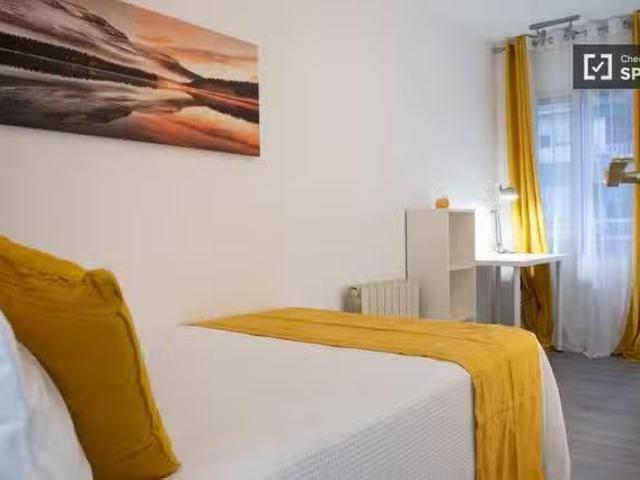 Habitación en piso de 4 habitaciones en Alcalá de Henares