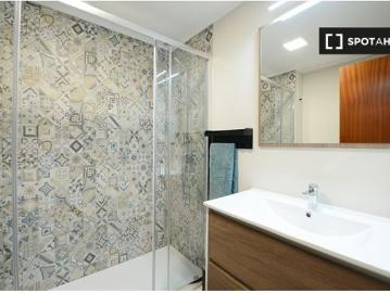 Habitación en piso de 4 habitaciones en Bilbao