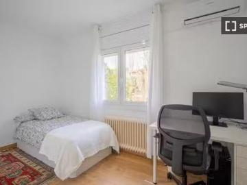 Plaça de Pompeu Fabra, Barcelona, Can Vallhonrat, Barcelona, Cataluña, Cataluña