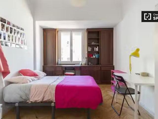 Habitación en piso de 9 habitaciones en alquiler en Gaztambide.