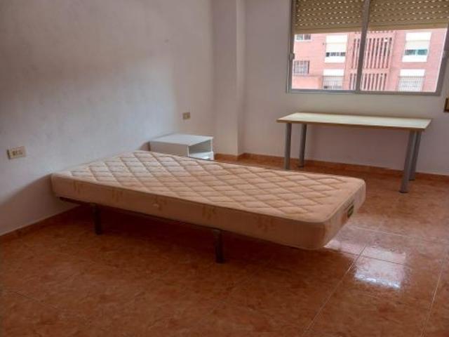HABITACION EN PISO DE ESTUDIANTES DE 4 DORMITORIOS