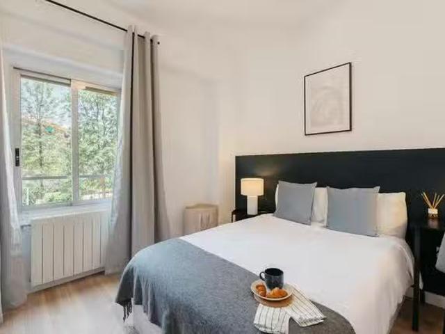 Habitación en Plaça d'Artur Piera, L'Olivereta