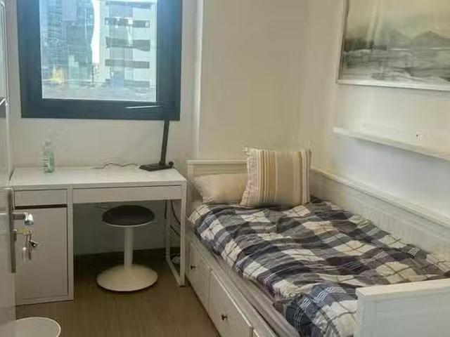 Habitación en Plaça d'Europa
