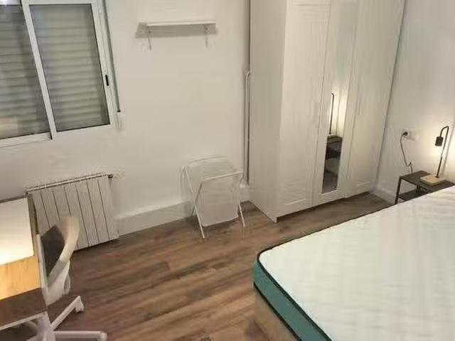 Habitación en Plaça d'Hondures, Algirós