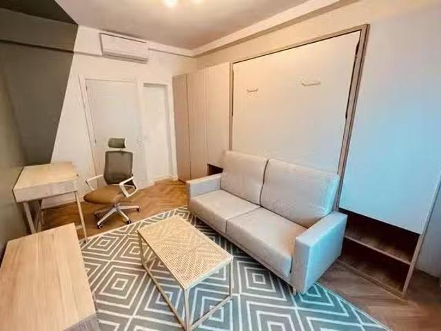 Habitación en Plaza de Carmona, Campamento