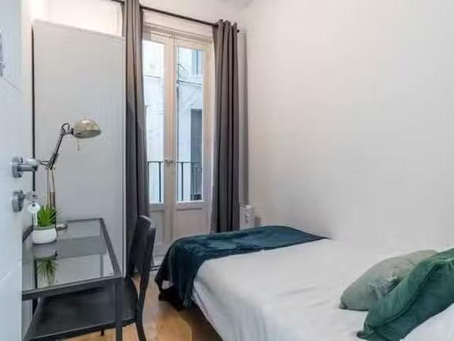 Habitación en Plaza de la Marina Española