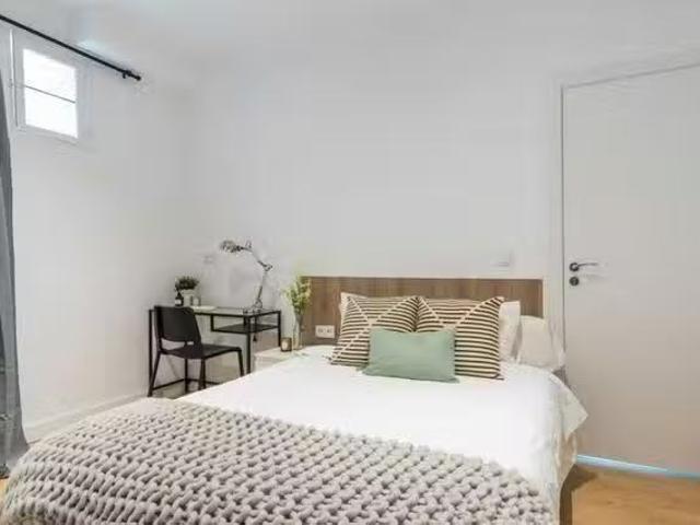 Habitación en Plaza de la Marina Española, Palacio
