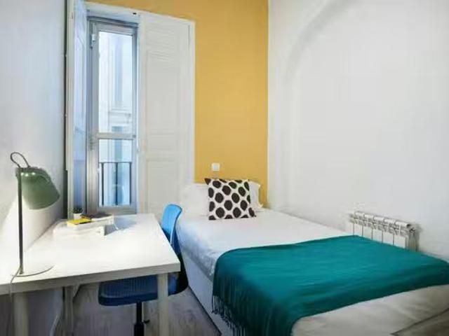 Habitación en Plaza de la Marina Española, Palacio