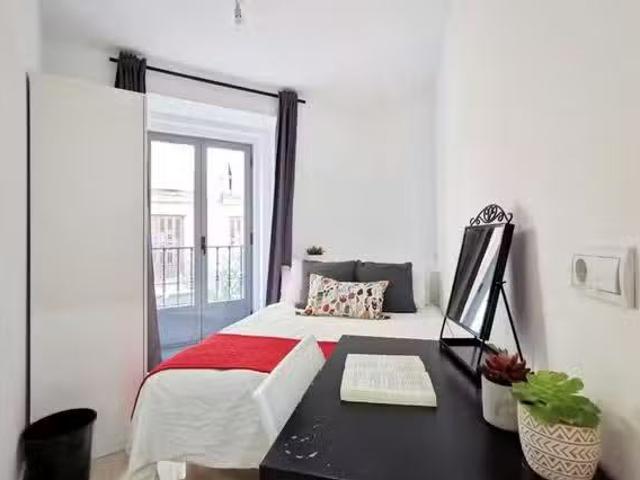 Habitación en Plaza de Santa Cruz, Sol