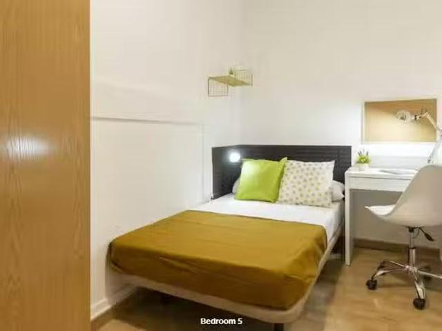 Habitación en Plaza de Tirso de Molina, Embajadores