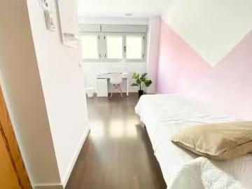 Habitación en Plaza La Poesía, Actur Rey Fernando