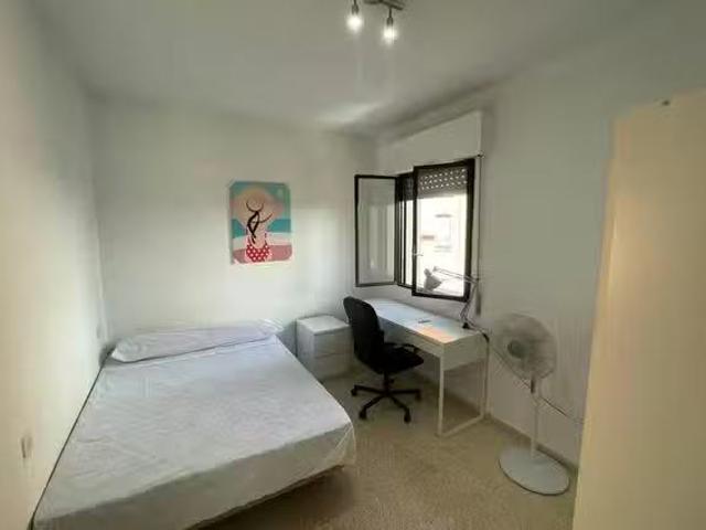Habitación en Plaza Zurraque, Barrio León