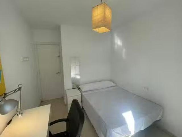 Habitación en Plaza Zurraque, Barrio León