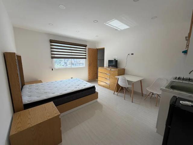 Habitación en renta frente Hospital Universitario