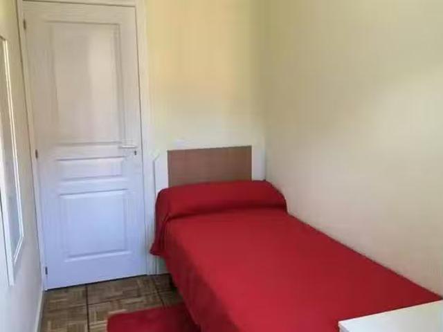 Habitación en Ronda de Valencia, Centro