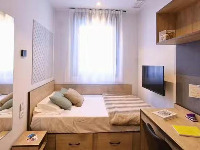 Habitación en Travesía del Monte Monjardín, Lezkairu