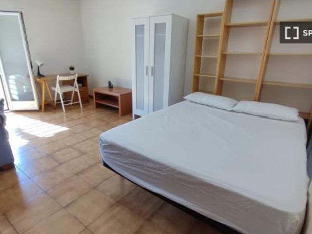 Habitación en un apartamento compartido de 3 habitaciones en alquiler en San Diego, solo para profes