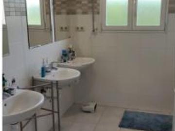 Habitación en un apartamento compartido de 15 habitaciones en Pozuelo de Alarcón, gastos incluidos