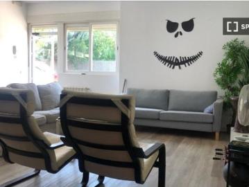 Habitación en un apartamento compartido de 15 habitaciones en Pozuelo de Alarcón, gastos incluidos