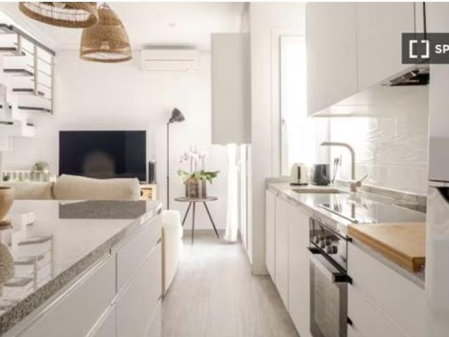 Habitación en un apartamento compartido de 1 dormitorio en Almagro, en alquiler