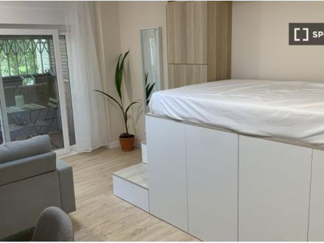 Habitación en un apartamento compartido de 1 dormitorio en alquiler en Orcasitas