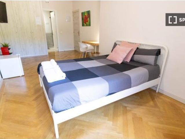 Habitación en un apartamento compartido de 1 dormitorio en alquiler en Alameda de Osuna