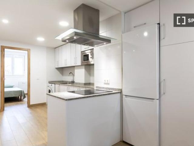 Habitación en un apartamento compartido de 1 dormitorio en alquiler en Burjassot, solo para profesio