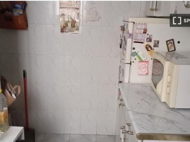 Habitación en un apartamento compartido de 1 dormitorio en alquiler en Guindalera