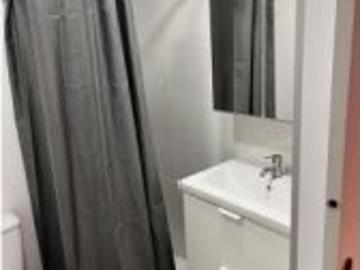 Habitación en un apartamento compartido de 1 dormitorio en alquiler en Gavà