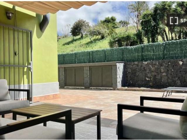 Habitación en un apartamento compartido de 1 dormitorio en alquiler en La Orotava, algunos gastos in