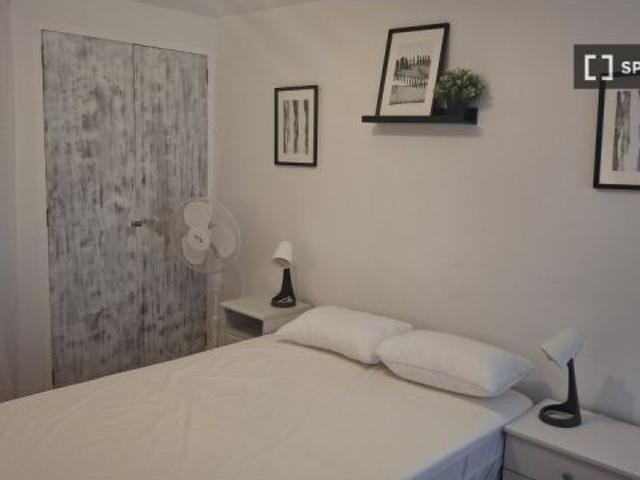 Habitación en un apartamento compartido de 1 dormitorio en alquiler en Llíria