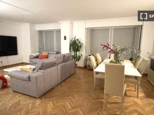 Habitación en un apartamento compartido de 1 dormitorio en alquiler en Palomas