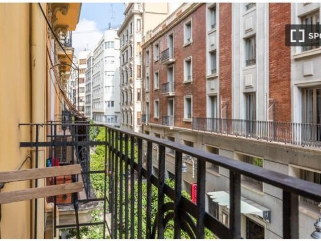 Habitación en un apartamento compartido de 1 dormitorio en alquiler en Russafa