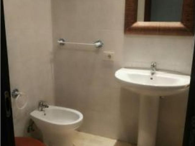 Habitación en un apartamento compartido de 1 dormitorio en alquiler en San Lázaro, gastos incluidos