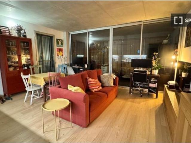 Habitación en un apartamento compartido de 1 dormitorio en alquiler en Torre Baró