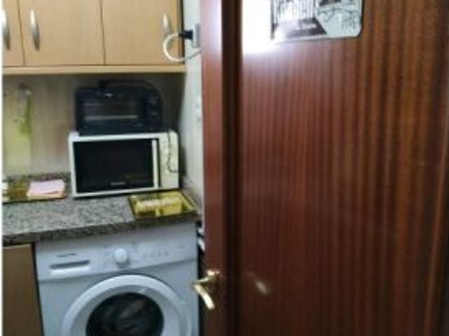 Habitación en un apartamento compartido de 1 dormitorio en Peñamefecit Estación