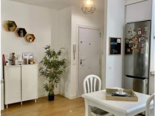 Habitación en un apartamento compartido de 2 habitaciones en Quintana con gastos incluidos