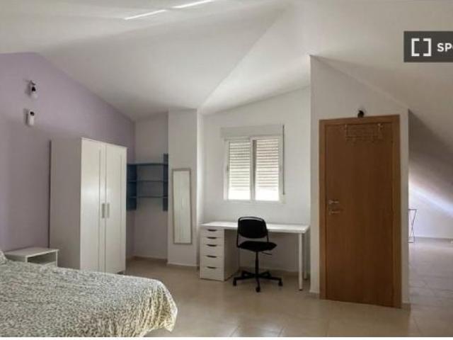 Habitación en un apartamento compartido de 4 habitaciones en alquiler en Benaguasil, con todos los g