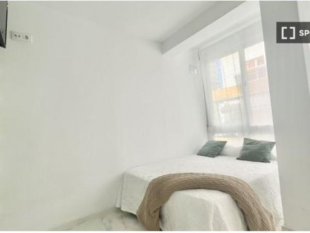 Habitación en un apartamento compartido de 4 habitaciones en alquiler en La Paz Las Golondrinas