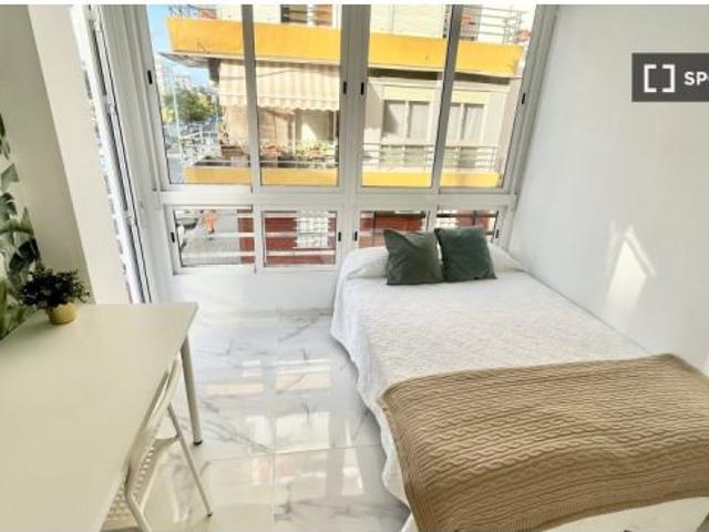 Habitación en un apartamento compartido de 4 habitaciones en alquiler en La Paz Las Golondrinas
