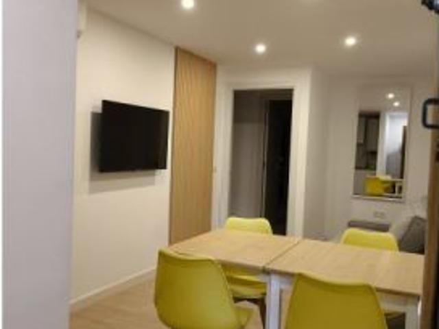 Habitación en un apartamento compartido de 4 habitaciones en alquiler en San Rafael