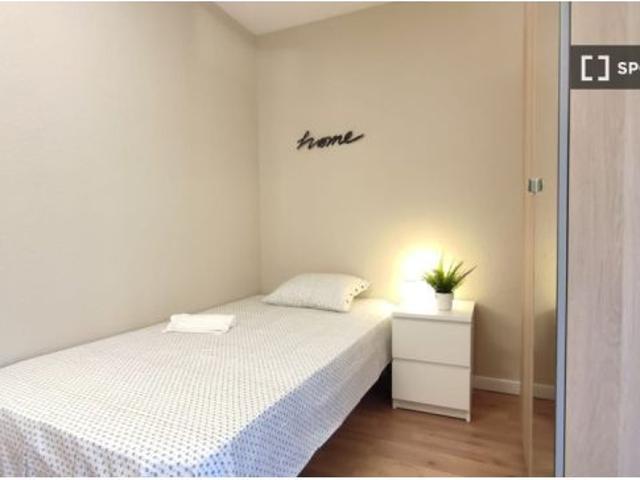 Habitación en un apartamento compartido de 4 habitaciones en alquiler en Palomeras Sureste