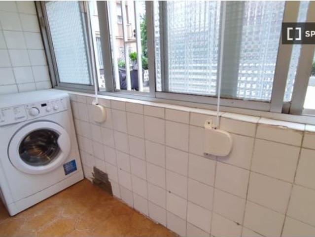 Habitación en un apartamento compartido de 4 habitaciones en alquiler en Palomeras Sureste